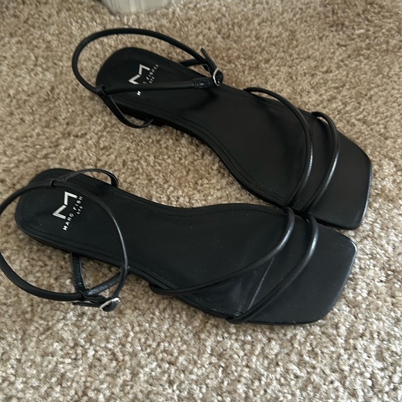 Marc Fisher black leather strappy Marg sandals Sz 71/2M - Picture 3 of 8